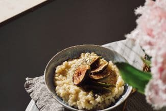 Safran-Milchreis mit frischen Feigen