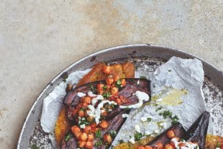 Karibisch vegan: Patacón mit Kichererbsen und Auberginen