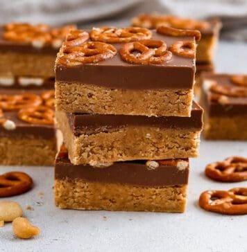 Erdnuss-Schoko-Riegel mit Salzbrezeln