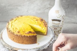 Cremig und saftig: Baileys Almande Käsekuchen
