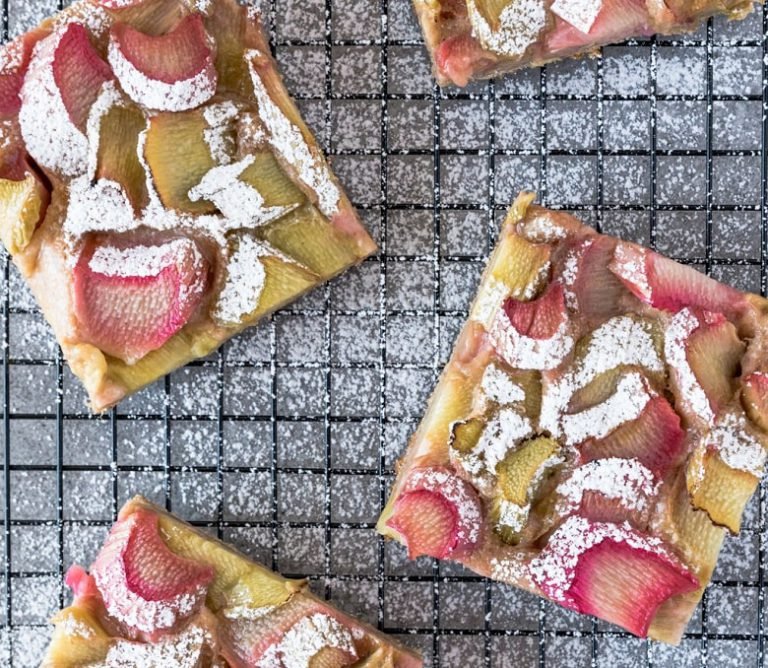 Bananen-Rhabarber-Kuchen Bananen-Rhabarber-Kuchen