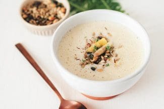 Spargelsüppchen mit Safran und Kernen Spargelsüppchen mit Safran und Kernen