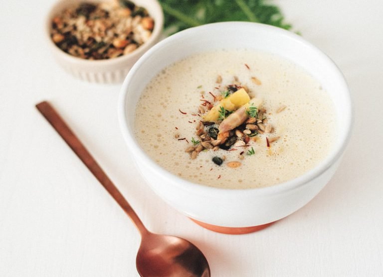 Spargelsüppchen mit Safran und Kernen Spargelsüppchen mit Safran und Kernen