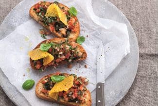 Bruschetta mit Wakame und Orangencarpaccio