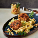 Buletten mit Kartoffelstampf und Apfelsauce