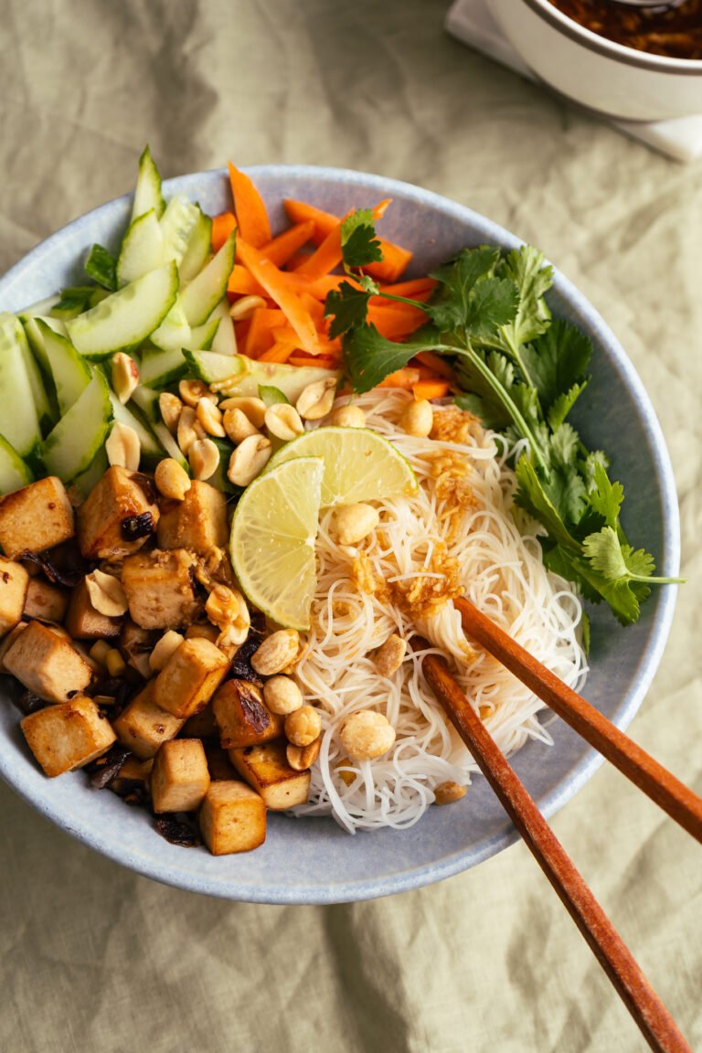 Rezept: Vietnamesische Bun Chay mit Tofu (Reisnudelsalat) Rezept: Vietnamesische Bun Chay mit Tofu (Reisnudelsalat)