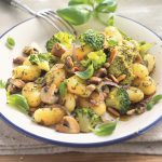 Claudelle-Deckert- Gnocchi-mit-Broccoli