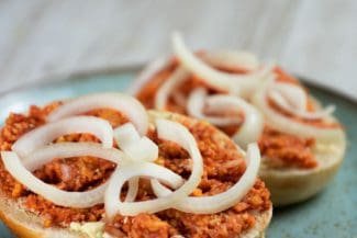 Klassiker in pflanzlich: „Mettbrötchen“