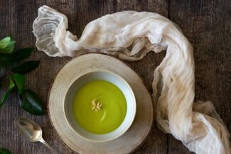 Frisches Frühjahrsgrün: Rezept für Erbsen-Minz-Suppe