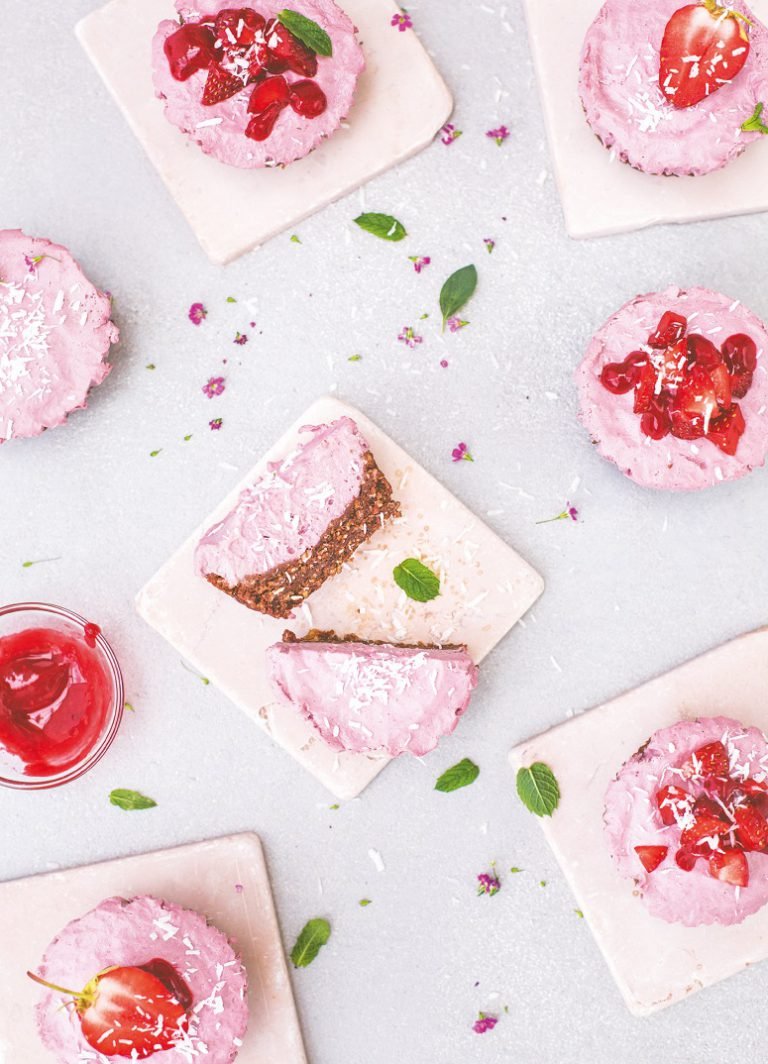 Süß & Schick – Erdbeertörtchen mit „Cheesecake“-Füllung Süß & Schick – Erdbeertörtchen mit „Cheesecake“-Füllung