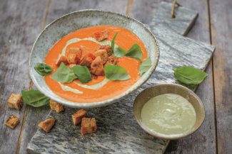 Vegane Tomatensuppe mit Cashewsahne Sebastian Cpoien_Fit Mix_Tomatensuppe mit Cashewsahne