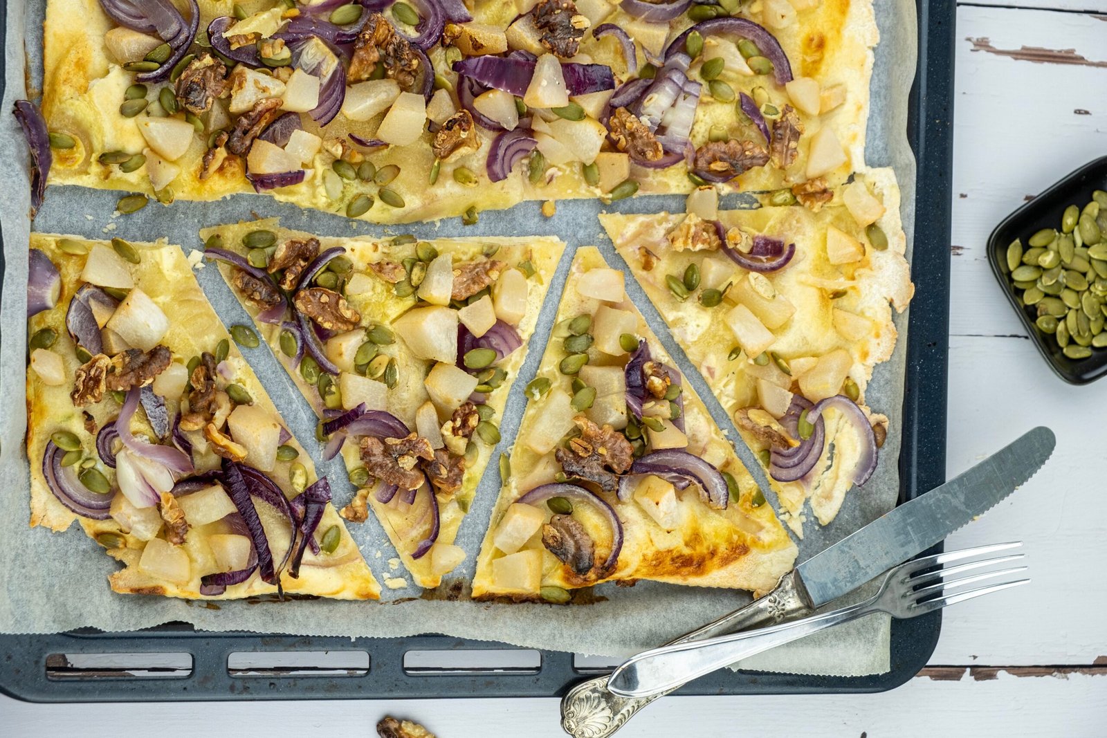 Rezept: Birnen-Walnuss-Flammkuchen