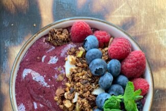 Rezept: Fruchtig-süße Beeren-Frühstücks-Bowl
