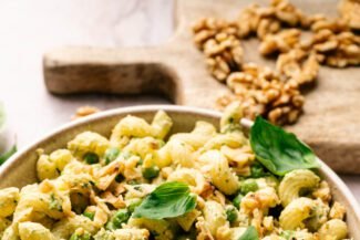 Rezept: Green-Goddess-Pasta mit Walnüssen & Erbsen