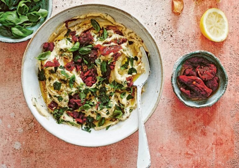 Mediterraner Tomaten-Hummus