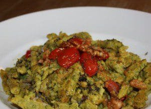 Rezept: Kräuterspätzle mit Kirschtomaten und Salbei-„Butter“