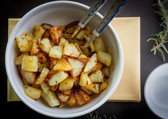 Gerüchteküche: Stimmt es eigentlich, dass man keimende Kartoffeln nicht mehr essen sollte?
