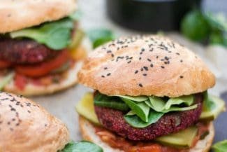 Feurige Rote-Bete-Couscous-Burger