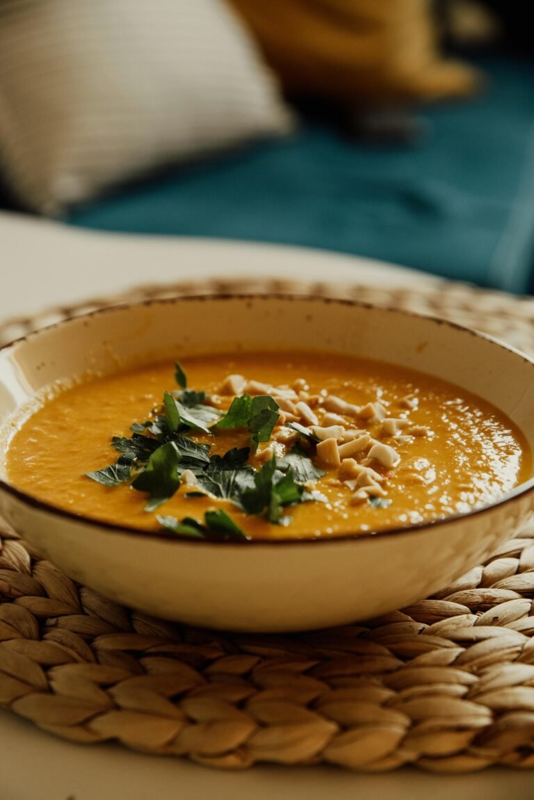 Rezept: Cremige Kürbissuppe mit Ingwer und Kokos