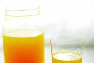 Kühl & erfrischend: Kurkuma-Limonade