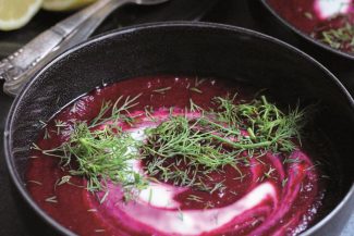 Rote-Bete-Suppe mit Birne und Dill Rezept: Rote-Bete-Suppe mit Birne und Dill