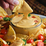 Lea Green_Cremig vegane Nacho-Käsesauce