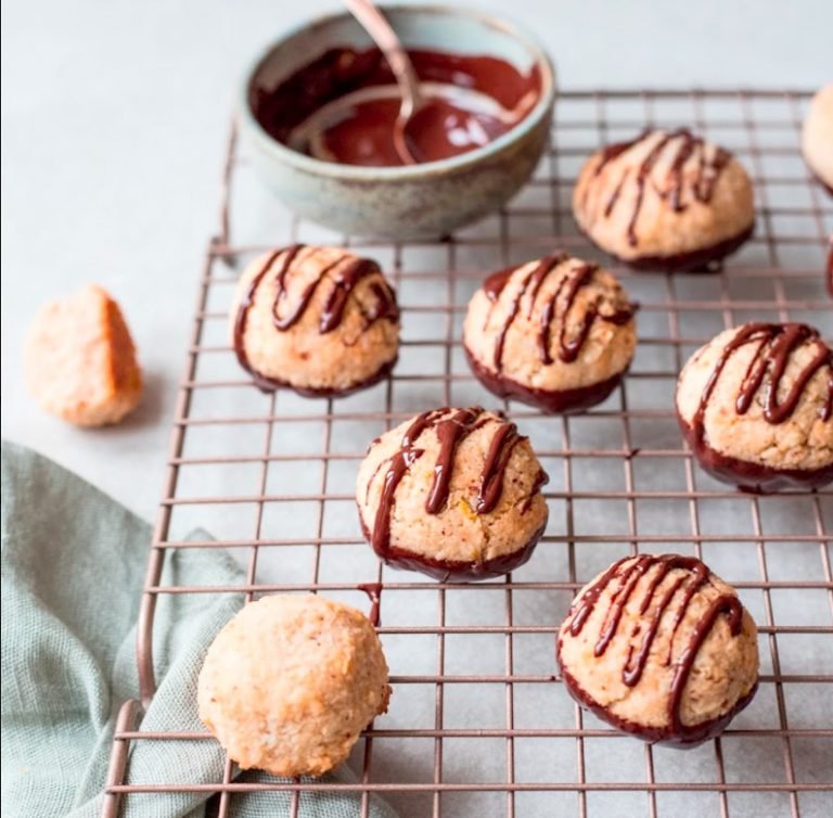 Gesunde Kokos-Haselnuss-Macronen von Lynn Hoefer Gesunde Kokos-Haselnuss-Macronen von Lynn Hoefer