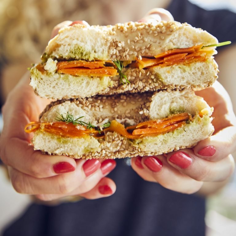 Innovativ: „Möhrenlachs“-Bagel mit Pesto Innovativ: „Möhrenlachs“-Bagel mit Pesto