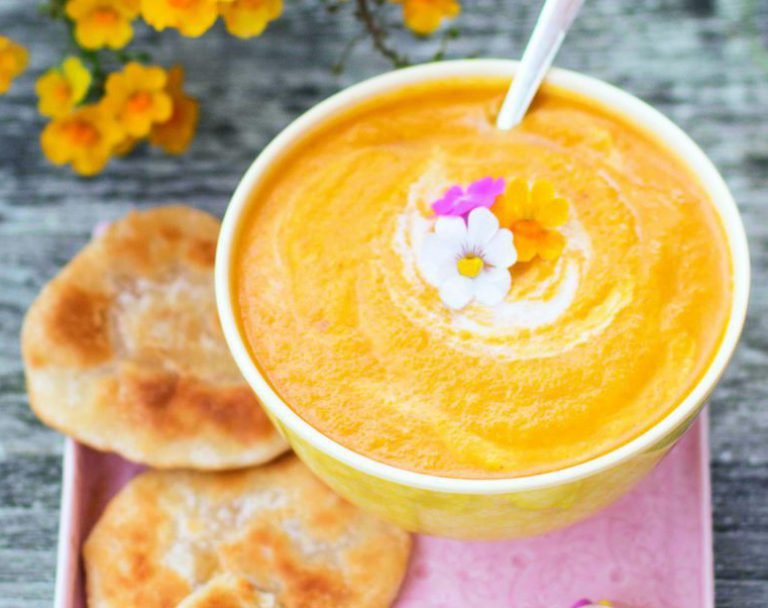 Achtung, Rezeptalarm! Leckere Möhren-Mango-Suppe mit Weizenfladen