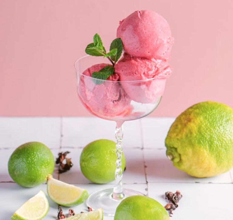 Limetten-Hibiskus-Sorbet mit Bergamotte