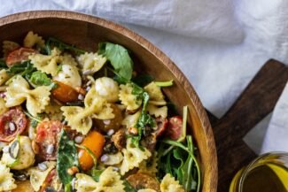 Rezept: Mediterraner Nudelsalat mit feinem Pesto