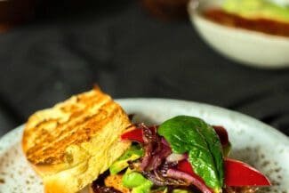 Afrikanischer Yassa-Burger