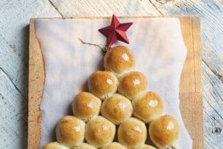 Hefe-Tannenbaum mit Knoblauchbutter