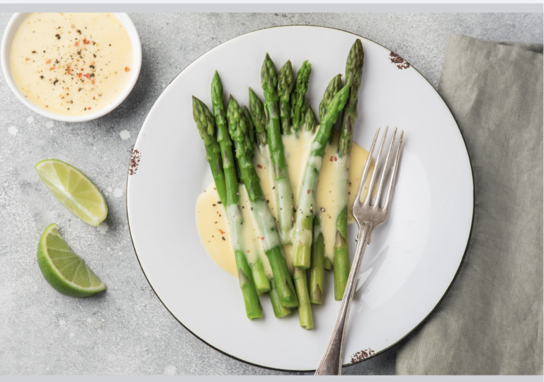 Rezept: Grüner Spargel mit veganer „Sauce Hollandaise“ 