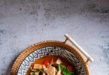 Rezept: Aromatisch scharfe Suppe von junger Jackfrucht (Gaeng Kanon)