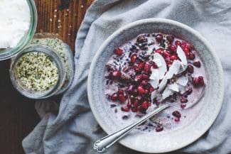 Schwarzer Milchreis mit Granatapfelkernen