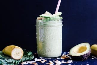 Smoothie mit Wirsing und Avocado