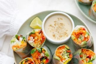 Sommerrollen mit Erdnuss-Kokos-Dip von SONNENTOR