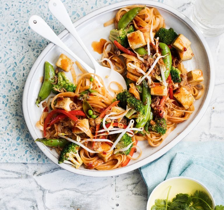 Süß-pikante Nudeln mit Tofu