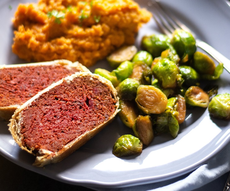 Weihnachtsessen Pilz Tofu Braten Mit Susskartoffelstampf Und Rosenkohl Vegan World