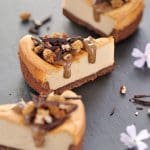 veganer-erdnuss-cheesecake-mit-dattelkaramell3