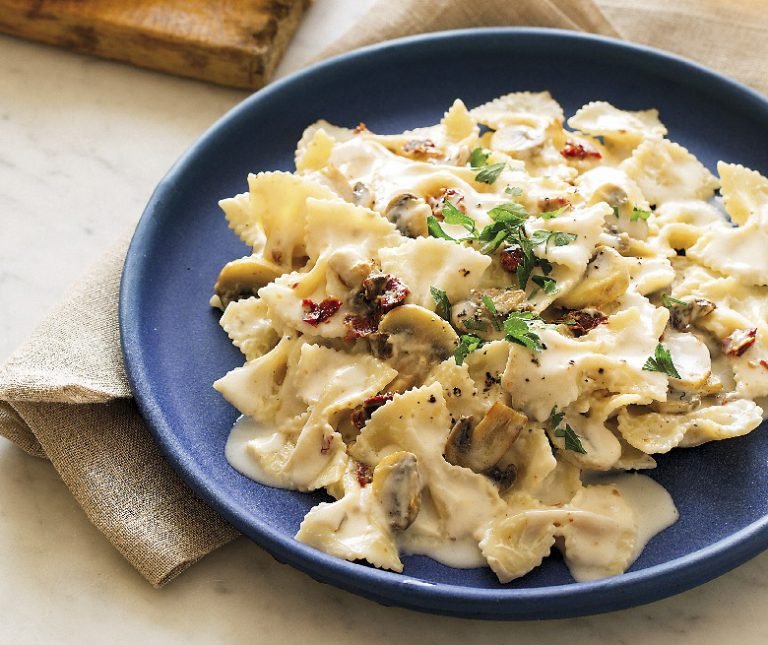Viva Italia Vegana: Farfalle in Knoblauch-Cremesauce