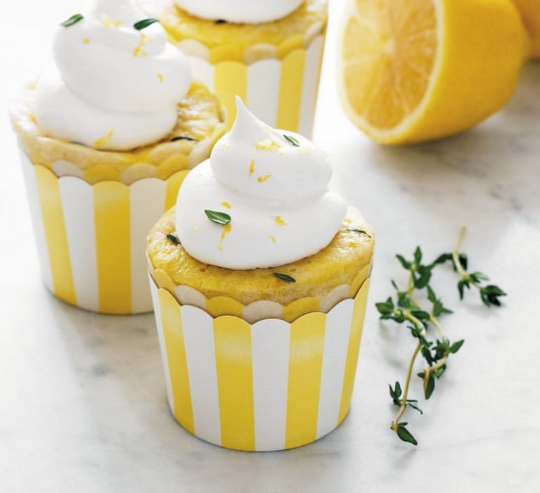 Viva Italia Vegana: Zitronen-Thymian-Cupcakes mit Kokos-„Schlagsahne“ Viva Italia Vegana: Zitronen-Thymian-Cupcakes mit Kokos-„Schlagsahne“