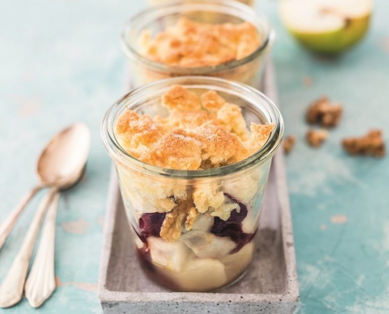 Birnen-Crumble mit Walnüssen und Cranberrys Birnen-Crumble mit Walnüssen und Cranberrys