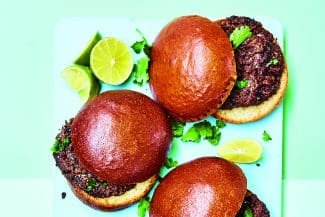 Green-BBQ-Genuss: Pilzburger mit schwarzen Bohnen