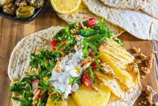 Gegrillte Kartoffelscheiben mit Petersiliensalat im Fladen von Alex Flohr