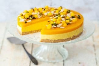 Farbenfroher No-Bake-Mango-Kuchen