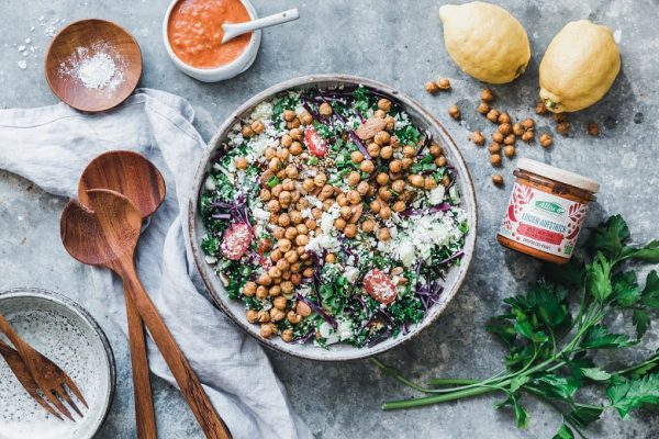 neu-min Blumenkohl-Taboulé mit Rotkraut und gerösteten Kichererbsen